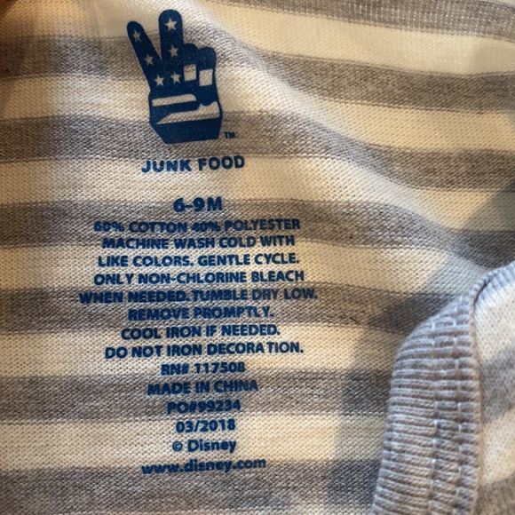 Adorable Disney Mickey baby onesie - Picture 4 of 6